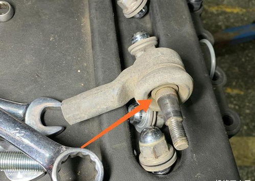 8年跑20萬(wàn)公里的三菱檢修,車主 只要轉(zhuǎn)動(dòng)方向盤,就有咯吱聲